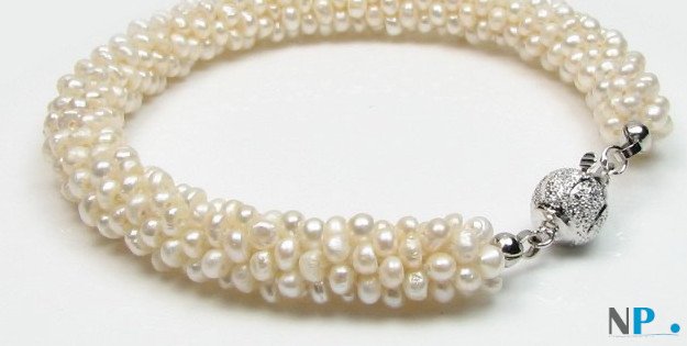 Bracelet torsade de petites perles de culture eau douce